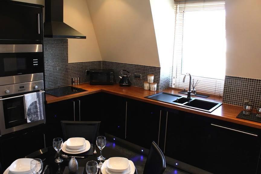 Prime 2 Bedroom City Centre Apt Aberdeen Esterno foto